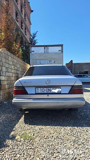 Mercedes-Benz: Mercedes-Benz E 220: 2.2 l | Sedan — 4