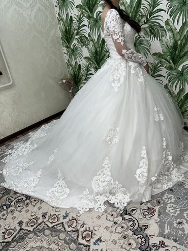 уникальное свадебное платье: Продается свадебное платье в отличном состоянии почти новое