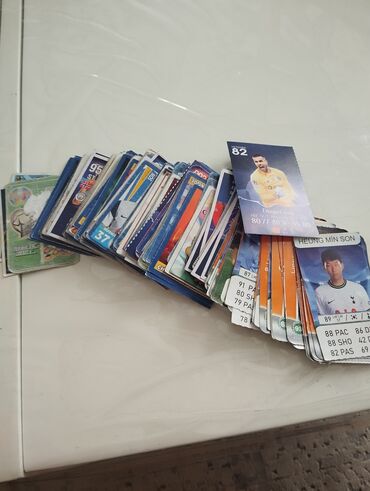 futbol kartlari satilir: Satılır 148 ədəd 70 manat
