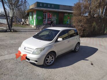 Toyota: Toyota ist: 2004 г., 1.3 л, Автомат, Бензин, Хэтчбэк