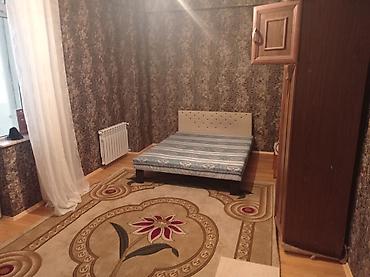 Mənzillər: Kirayə 3 otaqlı mənzil, giriş kalidor 6kv, holl 8kv studiya zal — 2