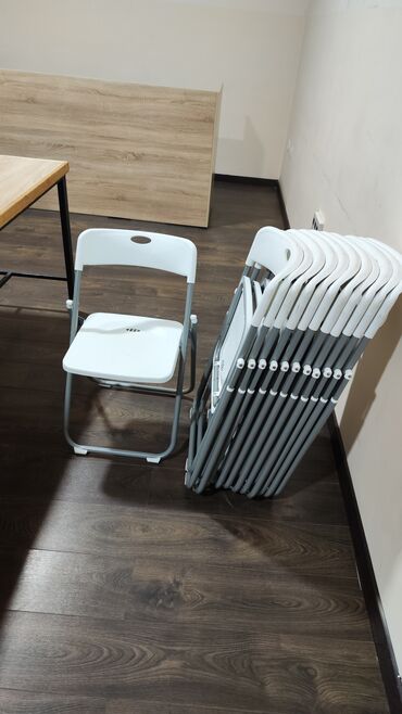 складной стул: Комплект офисной мебели, Стул, цвет - Белый, Б/у