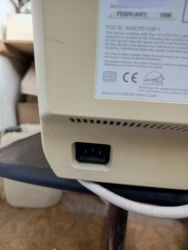 Masaüstü kompüterlər və iş stansiyaları: Köhnə Sony komputer və hissələri. sistem bloku, disketler, kalonka — 4