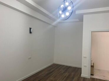 Yeni tikili: 4 otaqlı, Yeni tikili, m. İnşaatçılar, 135 kv. m — 2