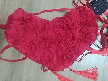 Korseti: Prodajem brushalter- top,crveniruže u srcuprelepo stoji,ima tri — 4