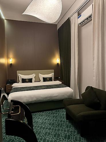 Гостиницы, отели (Посуточная аренда комнат): Адрес : пр Чынгыза Айтматова 88 Посуточно квартиры Бишкек, гостинца — 12