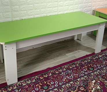 Quruducular: Uşaq bağçası və ya sinif otaqları üçün rəngli masa dəsti. - Material