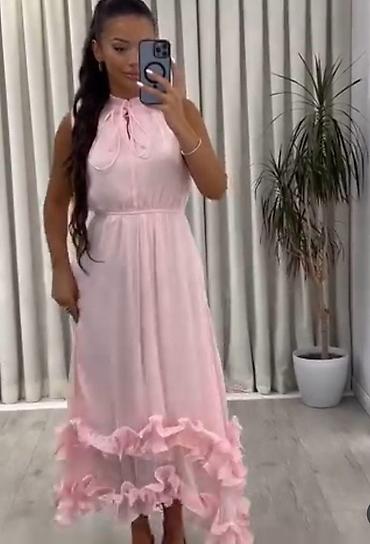 pink svecane haljine: Duga ženska haljina u nežno roze boji


▪︎S M L XL
3999din 🌸 — 3