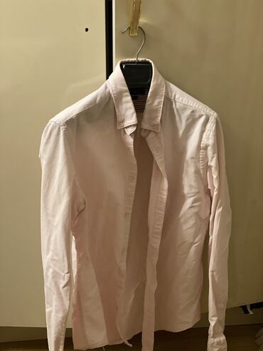 Köynəklər: Kişi köynəkləri,rubaşkaları S razmer,şalvarlar 34 razmerdilər.33 — 2