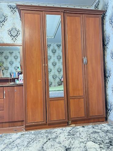 Мебель: Спальный гарнитур в классическом стиле, отделка под тёплое дерево — 4
