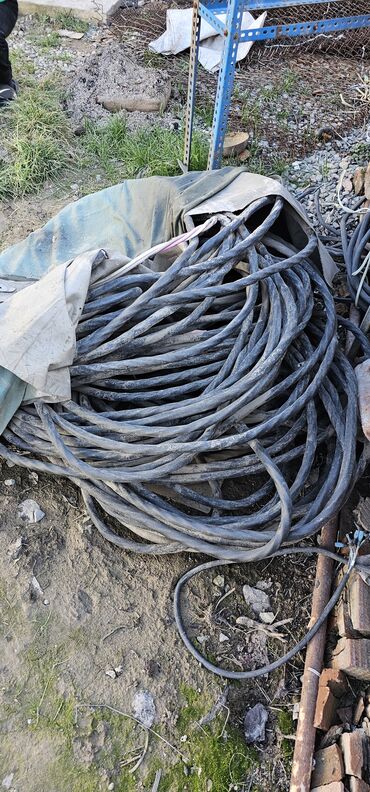 толстый кабель: Продам советский кабель, не знаю сколько метров. Цену не знаю, пусть