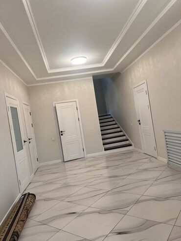 Долгосрочная аренда домов: 230 м², 6 комнат, Бронированные двери, Забор, огорожен, Кондиционер — 1