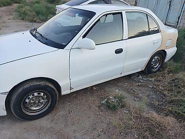 ltz rs bufer: Ağ rəngli sedan avtomobil Xüsusiyyətlər: - Korpus: 4 qapılı sedan — 3