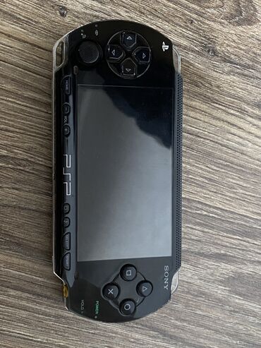 PSP (Sony PlayStation Portable): Продаю PSP состояние хорошее,работает четко,в комплекте зарядное