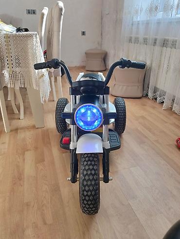 elektro muravey: Uşaq elektrik motosikleti – 3 təkərli - Rəng: ağ/qara - 3 təkərli — 3