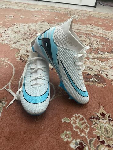 красовки футболный: Футбольные бутсы с шипами для натурального газона. пишите в лалафо в