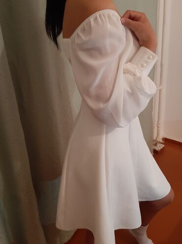 Белое, идеальное платье. Размер: 42 1500 сом Новые