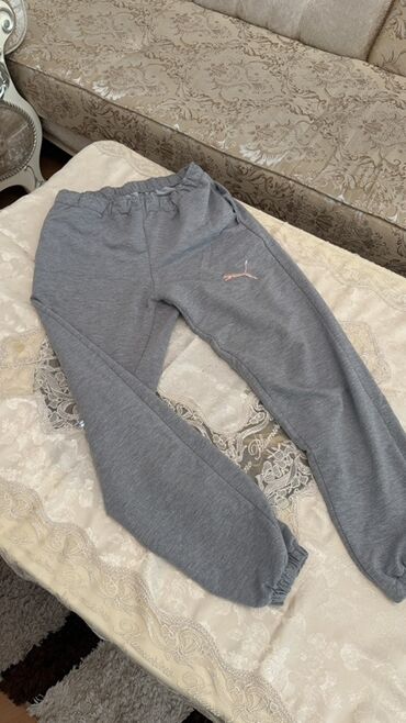 Костюмы: Puma loqolu boz idman şalvarı - Rəng: tünd boz (melanj) - Material