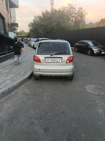шины на мотоблок: Мини-автомобиль Daewoo Matiz серебристого цвета