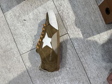 спортивные мокасины: Кроссовки GOLDEN GOOSE 3800 ТЦ КАРАВАН ЭТАЖ 0. Бутик С13 ‼️ОРИГИНАЛ