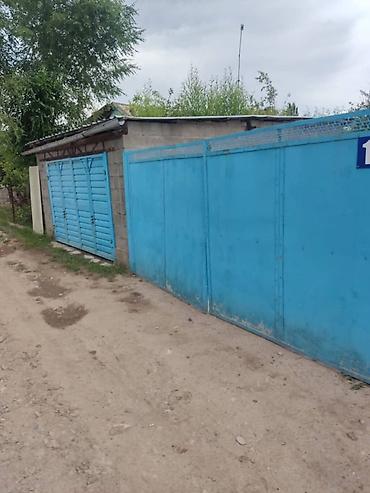 Продажа коттеджей и домов: Продается одноэтажный дом с закрытым двором и хозпостройками. - — 4