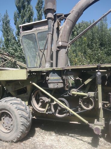Зерновые жатки: Продается силосный Камбайын собой имеется две жатки .один силосный — 14