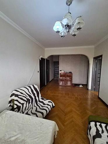 berdede ev satilir: Bakı, 8-ci mikrorayon, 4 otaqlı, Köhnə tikili, m. Azadlıq Prospekti, 115 kv. m — 8