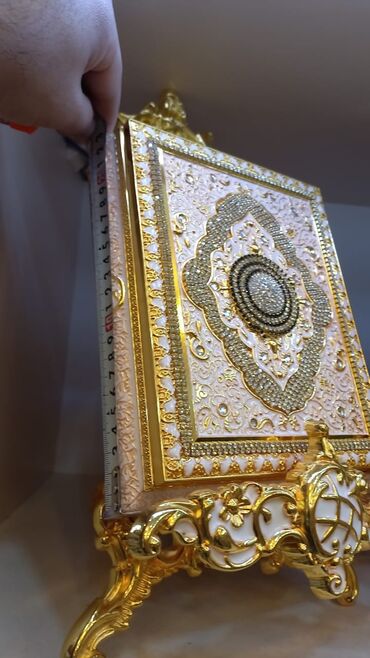 Dini kitablar: .Demir quran qablari 80 manatdan baslayir. Plastik quran qablâri 50 — 13