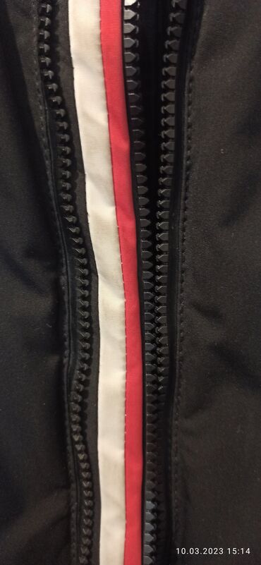 зимние мужские куртки с капюшоном: Куртка цвет - Черный