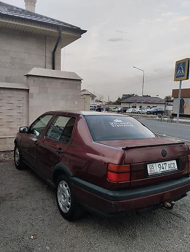 Volkswagen Vento: 1993 г., 2.2 л, Механика, Бензин, Седан