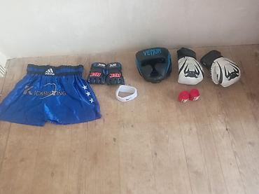Kickboks/MMA komplekti Tərkib: - Adidas mavi kickboks şortları