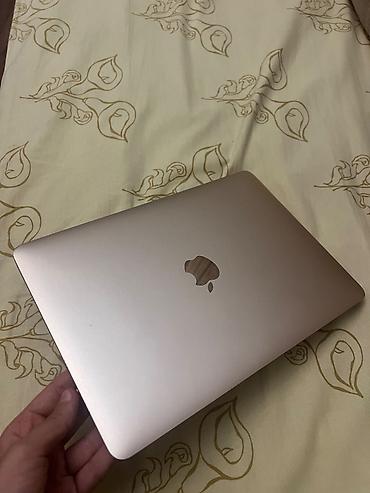 ucuz macbook pro: Apple noutbuku – qızılı rəng, yüngül və nazik alüminium gövdə. - 12–13 — 3