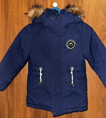 зимняя детская куртка для мальчика: Зимняя куртка детская. На рост 105-110см