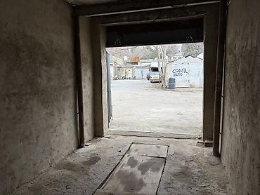 Аренда гаража: Kirayə/Garaj sahəsi – tək maşınlıq boks Xüsusiyyətlər: - Beton döşəmə — 2