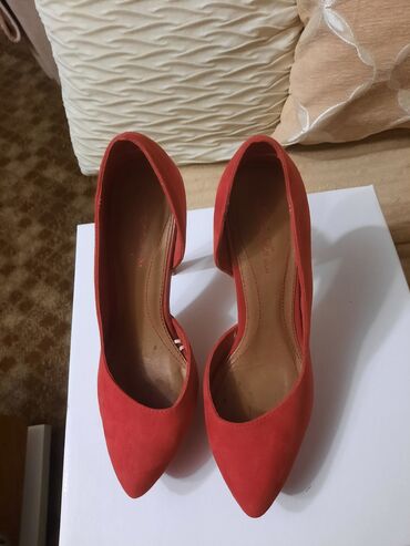 Salonke: Salonke, Bershka, 37 — 7