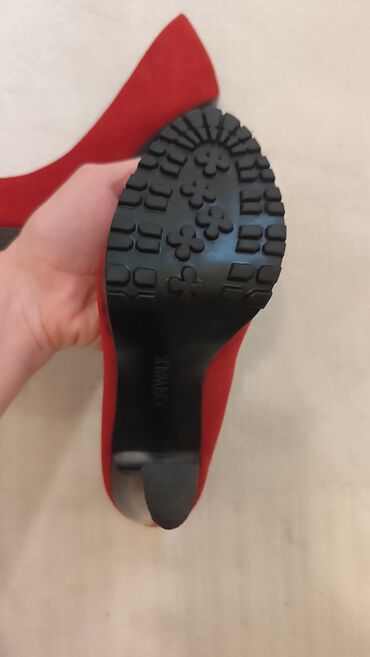 guess crvena torbica: Pumps, Catwalk, 36