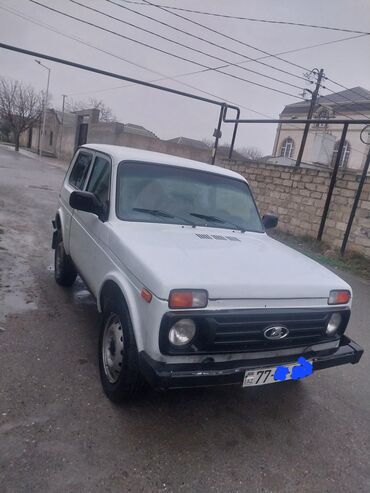 niva 4x4: VAZ (LADA) 4x4 Niva: 1.7 l | 2002 il 265000 km Ofrouder/SUV