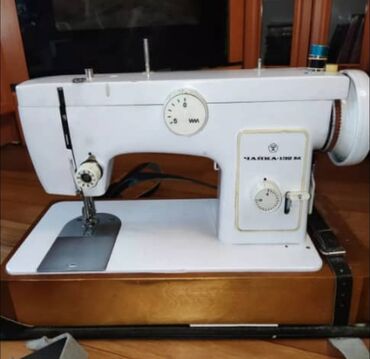 чешскую швейную машинку: Швейная машина Полуавтомат