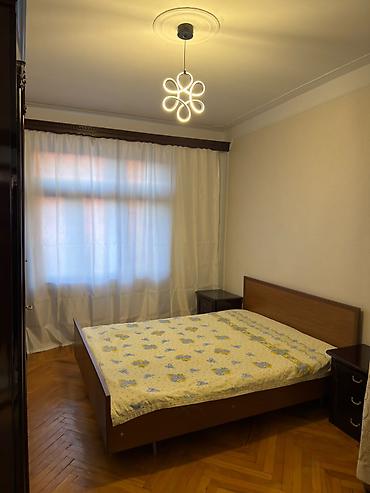 6 ci mkr da evler: Bakı, 2 otaqlı, Köhnə tikili, m. Neftçilər, 50 kv. m — 10