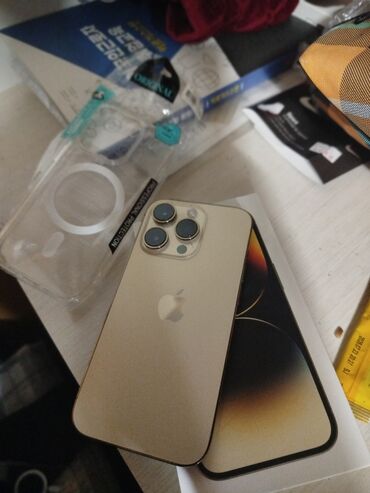 Apple iPhone: IPhone 14 Pro, Б/у, 256 ГБ, Золотой, Зарядное устройство, Защитное стекло, 89 %