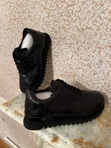Krasofkalar və idman ayaqqabıları: 42 razmer Dəri kişi ayaqqabısı Türkiyədən gətirilib tam orjinal — 2