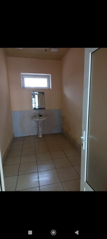 Mağazalar: SATILIR: Bina: 600 kv-dır. Sənədlər qaydasındadır. Ağdaş rayonu — 6