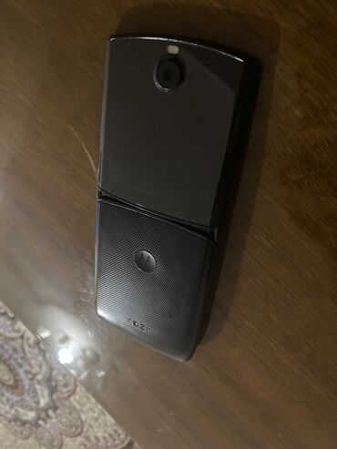 mojka i parikmaherskoe: Motorola Razr I Xt890, Б/у, 128 ГБ, цвет - Черный, eSIM