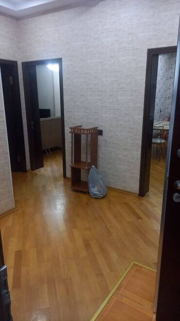 Uzunmüddətli kirayə mənzillər: 9 mkr,Tərlan şadlıq evinin yanı,Araz marketin binasında,18 — 8