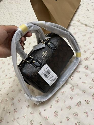 сумка для женщин: Мини бочонок Coach
В комплекте: пыльник и фирменный пакетик — 2