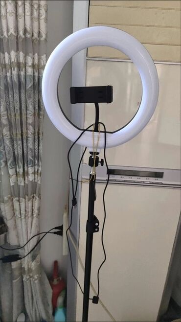 держатель для телефона на штатив: Кольцевая светодиодная лампа с держателем для смартфона на штативе. -