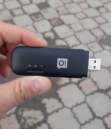 Модемы и сетевое оборудование: USB-модем от компании "O!", компактный и удобный для подключения к