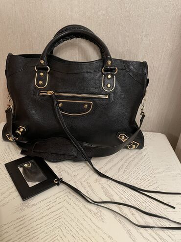 сумка для удочек: Balenciaga- Женская сумка, цвет черный, в идеальном состоянии