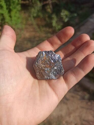 Digər kolleksiyalar: Təbii Galen daşı. Tamamilə təbii, emal olunmamış gümüşü-metalik — 5