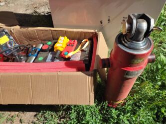 связи с переездом: Продам электрический гидронасос на 24-вольта с дистанционным пультом